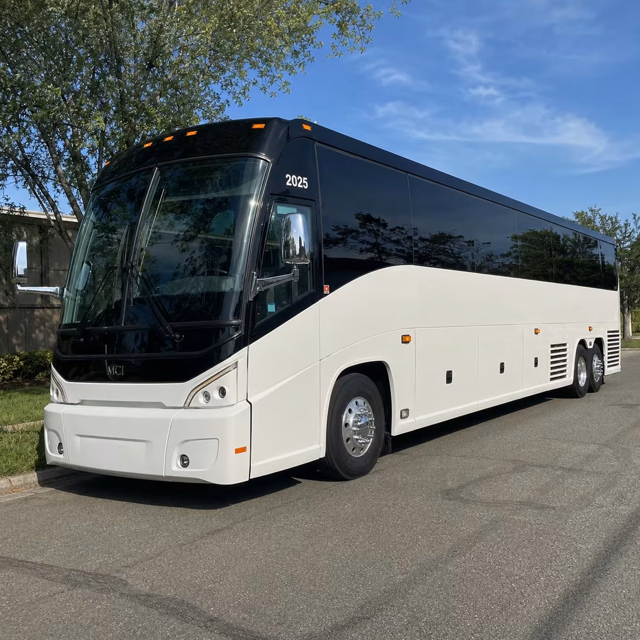 we help you compare long distance charter buses for baton rouge corporate and convention travel